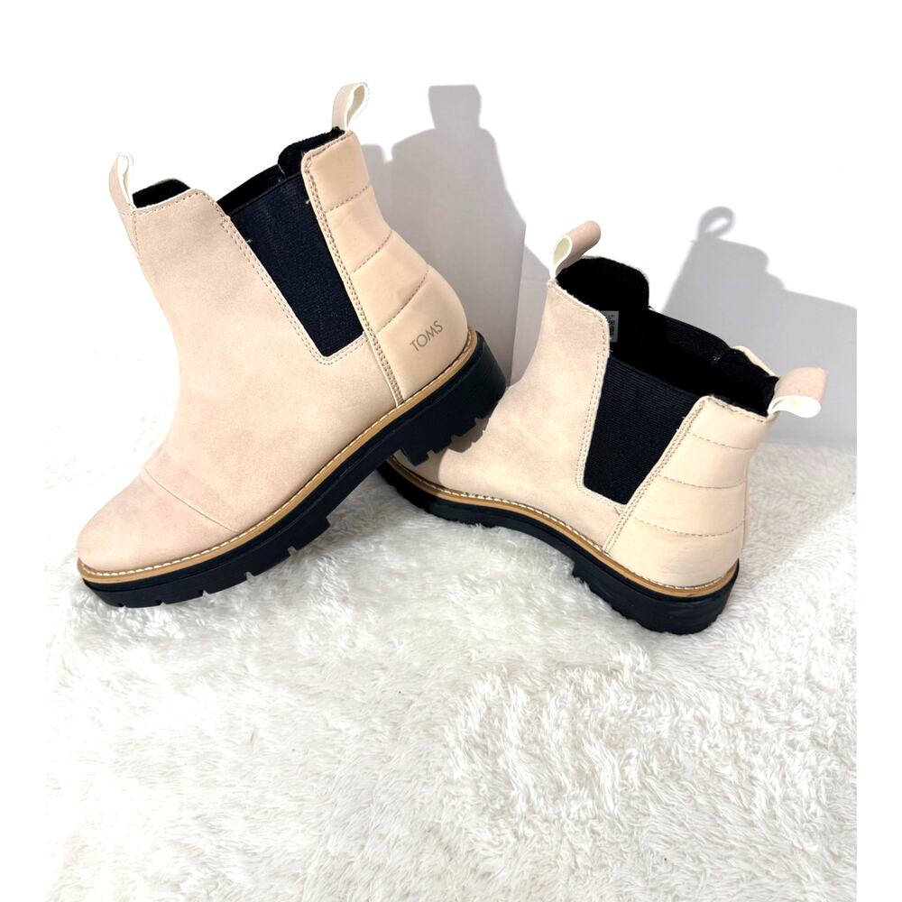 TOMS Womens Chelsea Ankle Boots Size 7.5 Beige Lug Sole Comfort